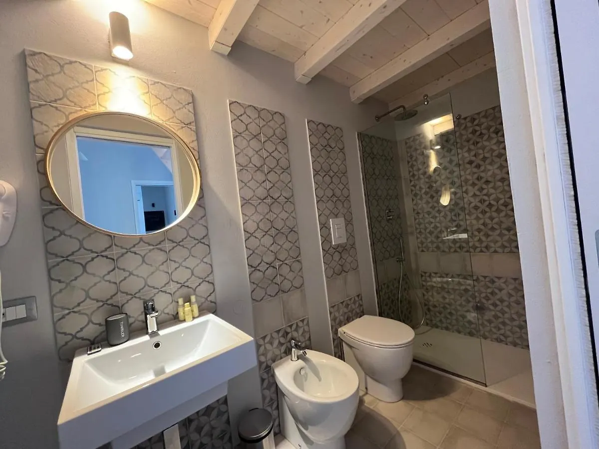Maremma Holidays : La Vecchia Officina Follonica 0*,